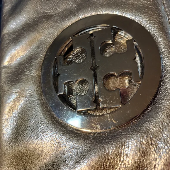 Tory Burch metallic silver clutch purse with detachable chain strap - Picture 3 of 10